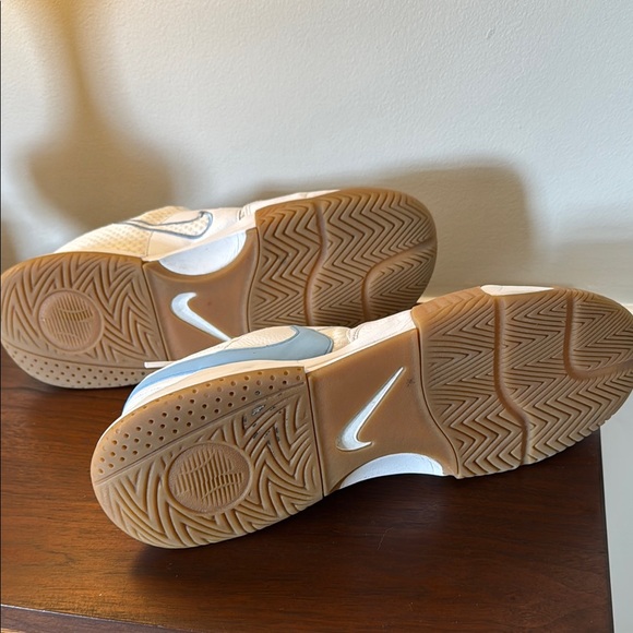 Nike White and Blue Low-Top Athletic Sneakers Tennis Court - Picture 6 of 7